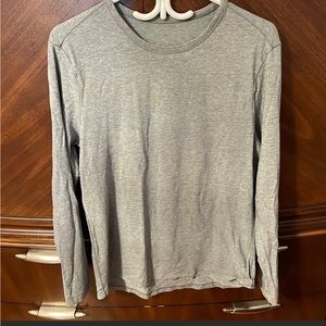 2 men’s Lululemon long sleeves tees size M grey